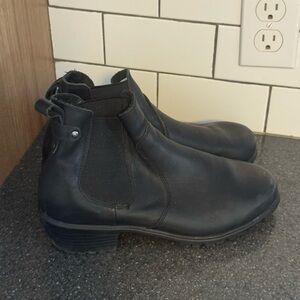 Denver Hayes Black Leather Boots with Elastic Panels